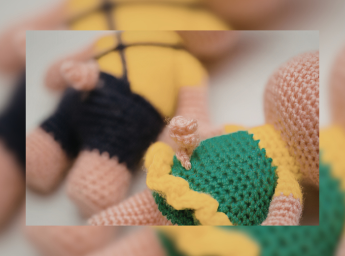 NEWS, poupees tricot (CANVA)