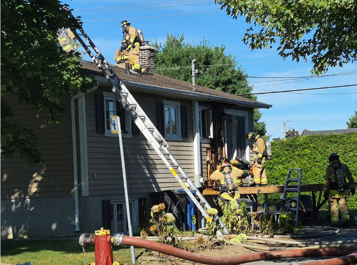 NEWS Incendie Granby rue St-François ( CFXM )